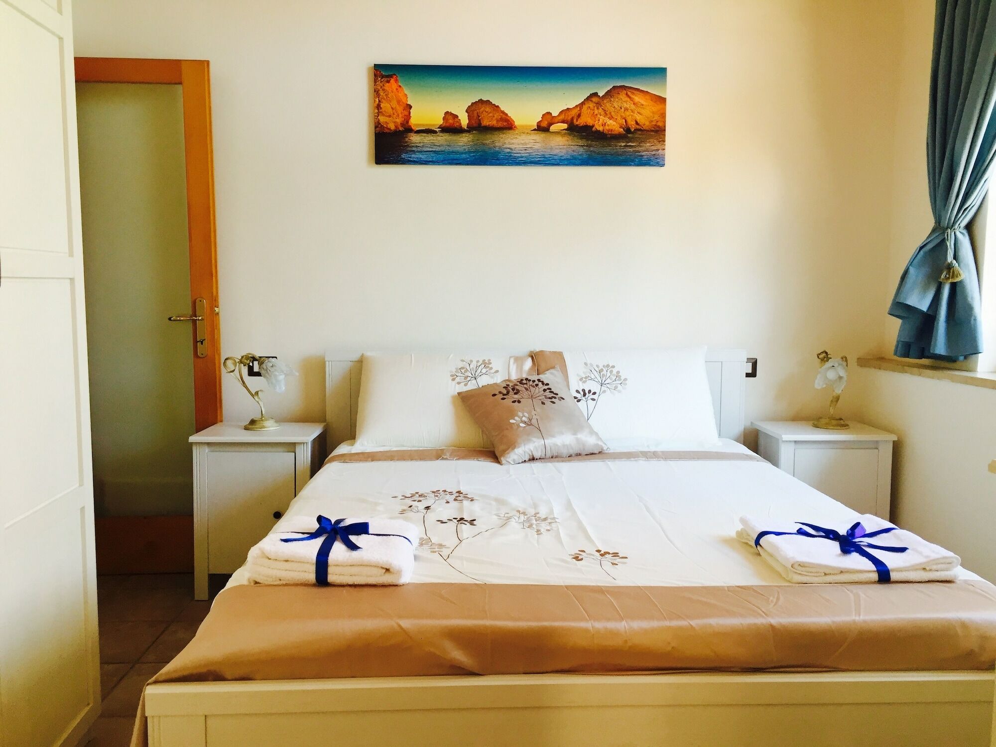 Aloha House Hotel Formia Bagian luar foto