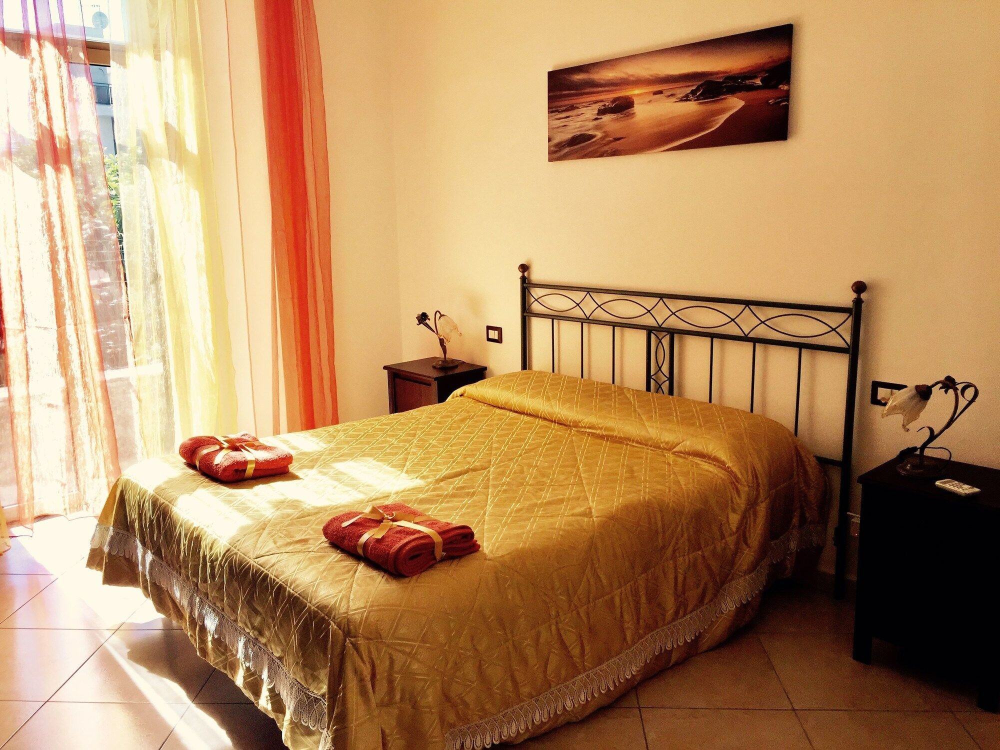 Aloha House Hotel Formia Bagian luar foto