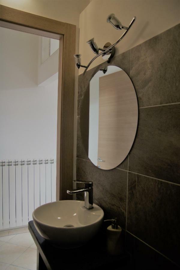 Aloha House Hotel Formia Bagian luar foto